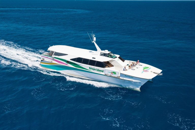 green-island-boats-big-cat-reef-rocket-green-island-ferry